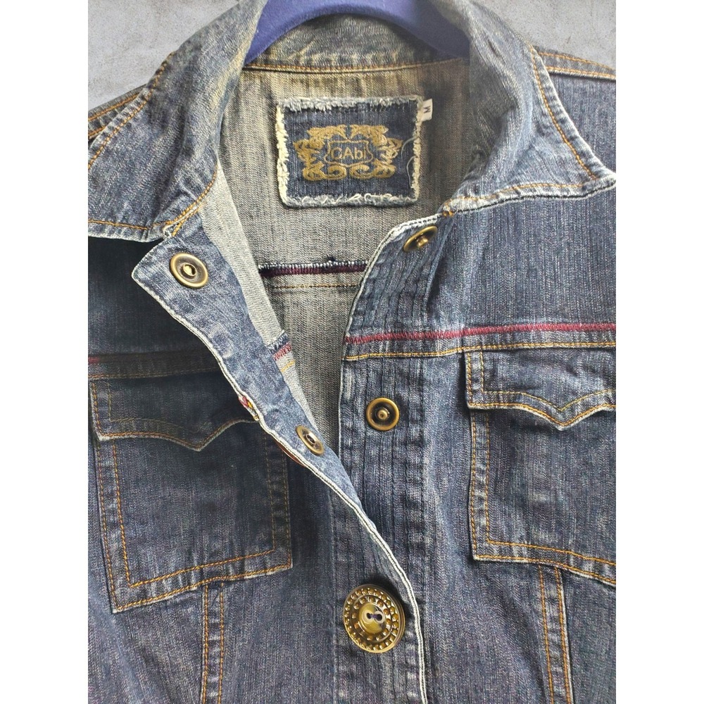 Cabi Womens Medium Wash Denim Jacket Mismatched Decorative Buttons Blue Size M - Picture 4 of 7